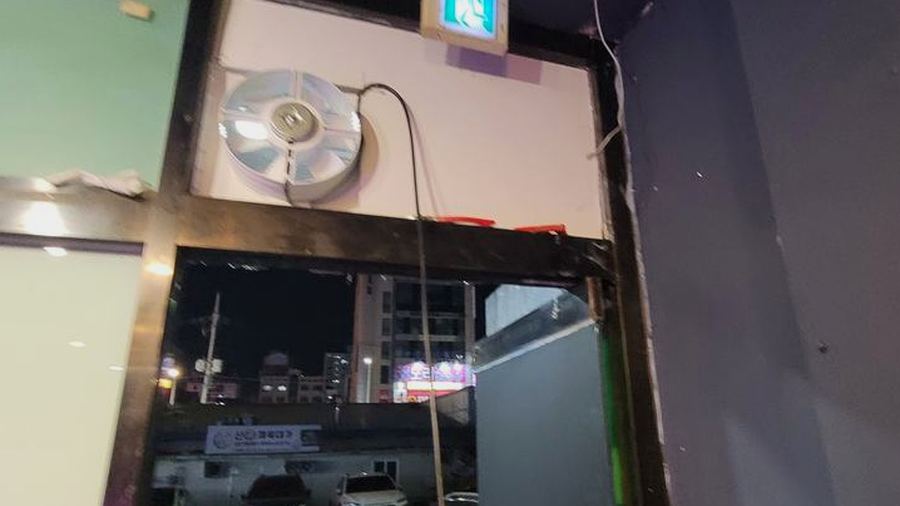 개구부 상부 환풍기 고정